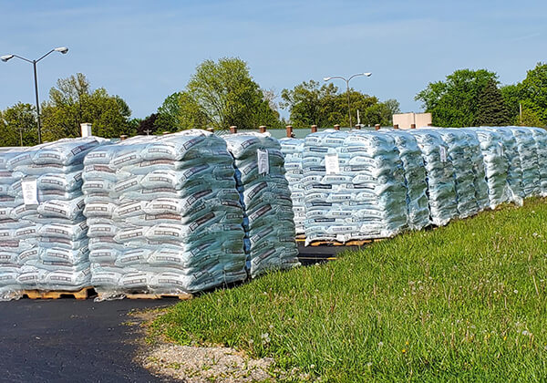 mulch on pallets